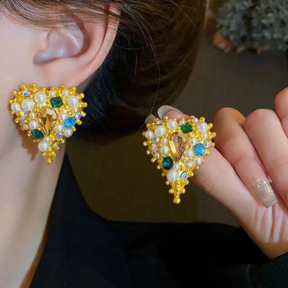 NEW Retro 90's Glam Pearl and Jewel Encrusted Gold Heart Chunky Earrings - Picture 2 of 5